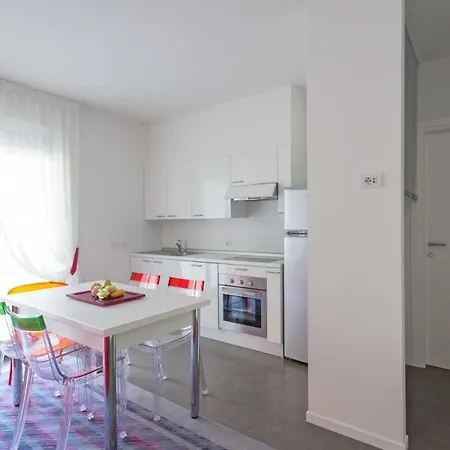 Appartement Modern Lake View With Pool