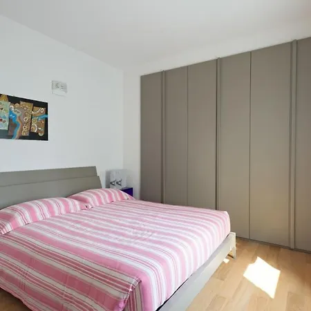 Appartement Modern Lake View With Pool *