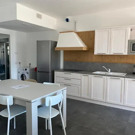 Appartamento Modern Lake View With Pool Musso